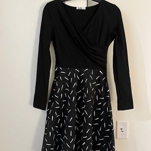 Yeslife Women’s A-Line Long Sleeves V-neck Dress